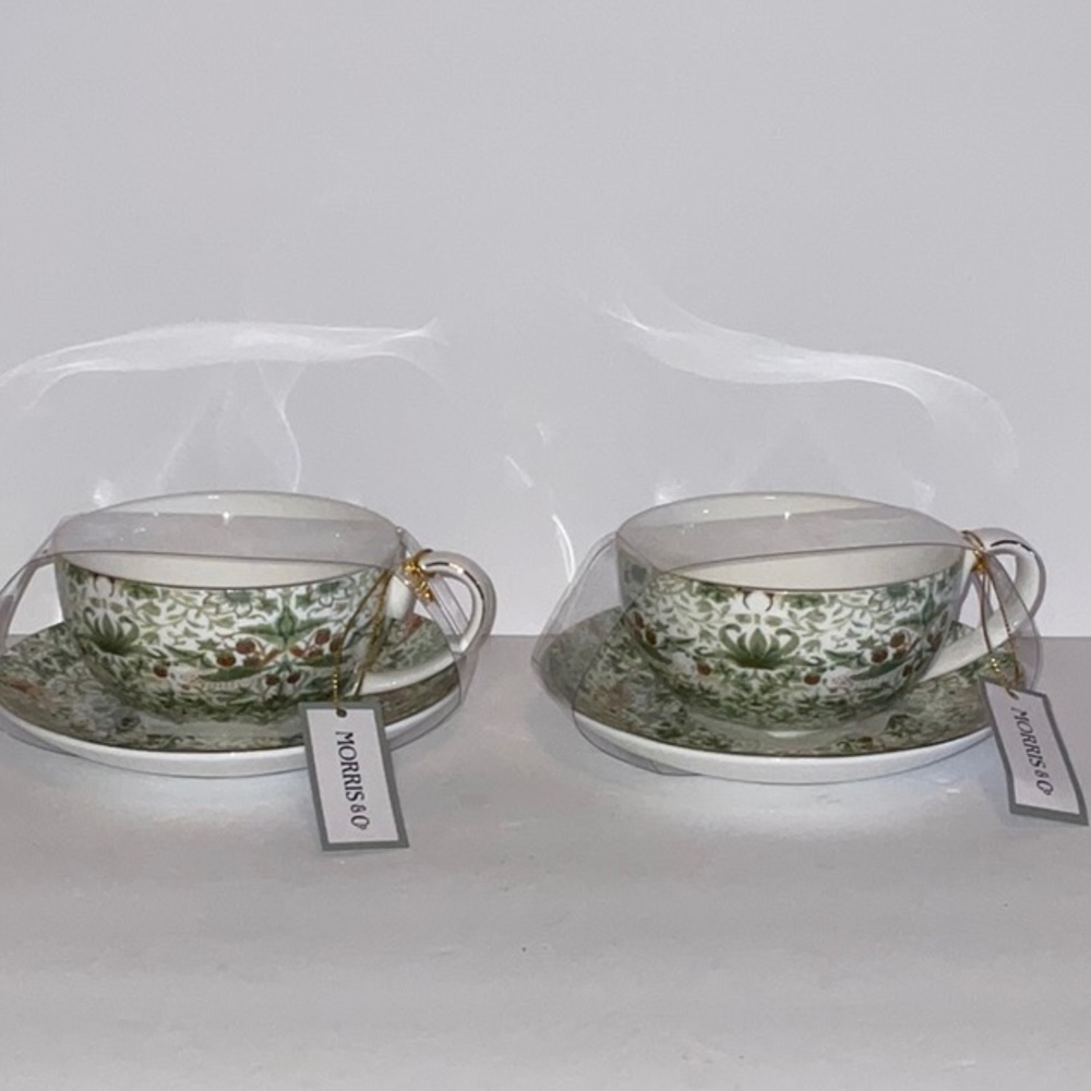 MORRIS & Co. PREMIUM PORCELAIN STRAWBERRY THIEF 2 TEACUP 4” & SAUCER 6” SETS NWT